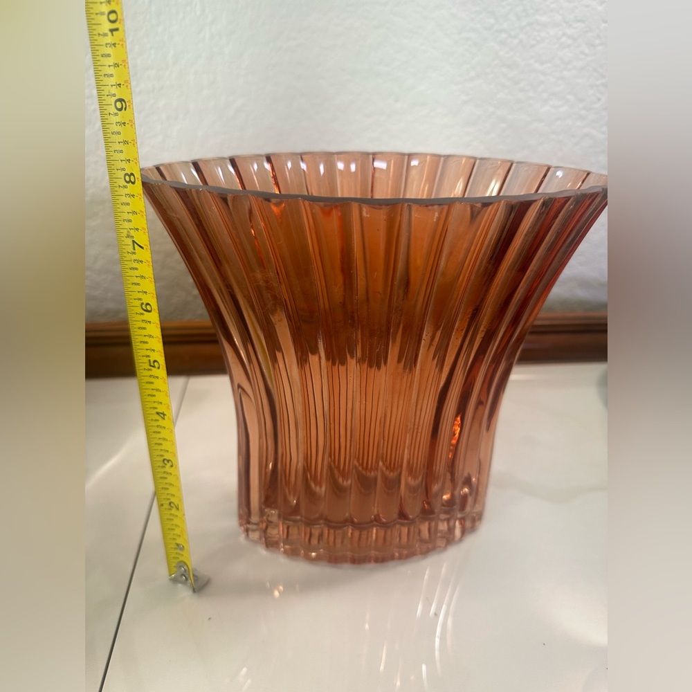 Flared ruffle vase in jeanette peachy pink nice small size